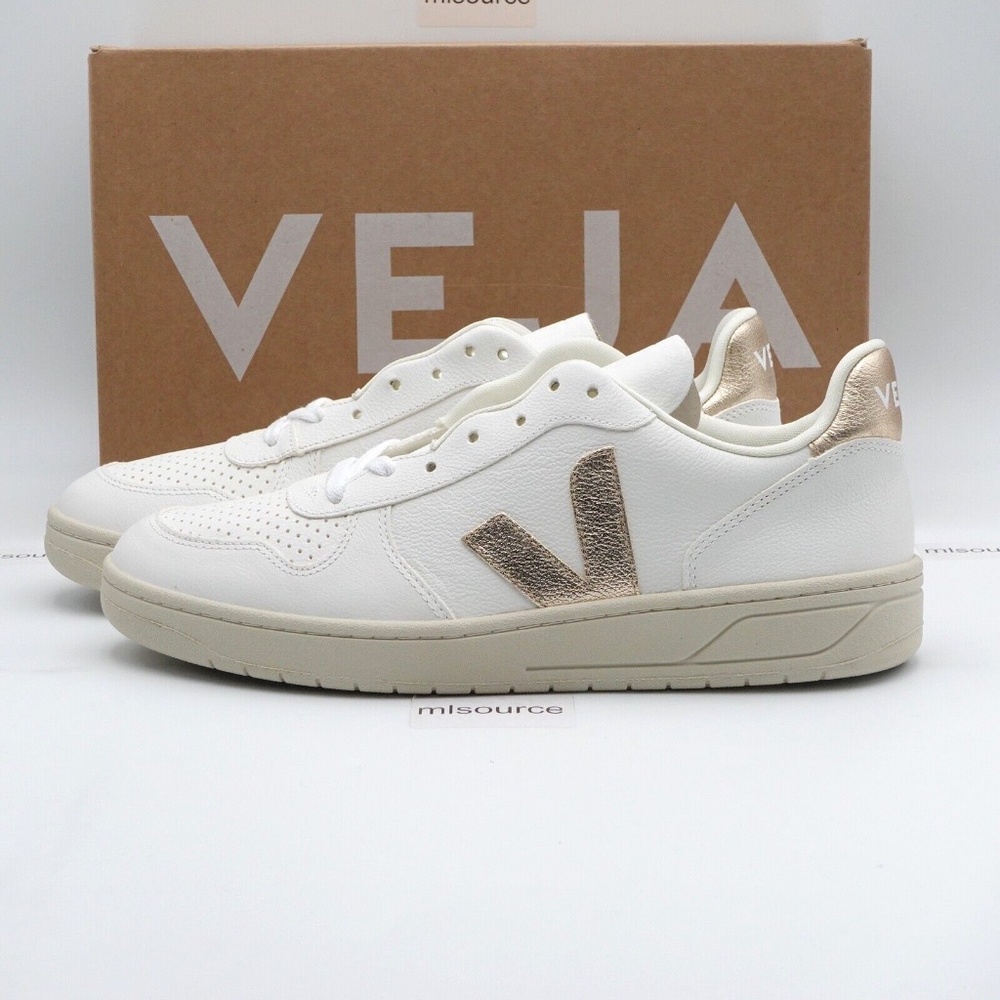 NEW Size 11 Men's / 44 EUR Veja V-10 ChromeFree Leather Sneakers VX0502935B